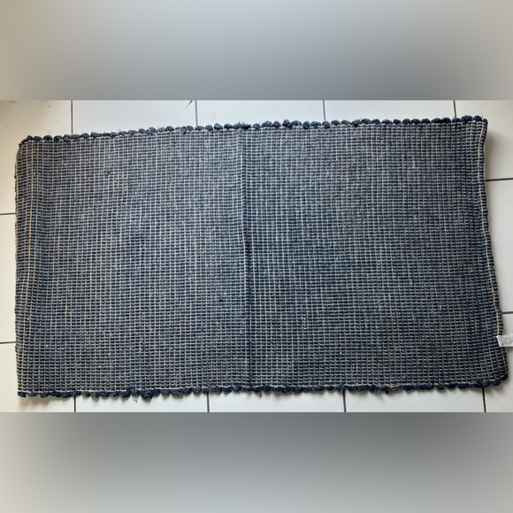 Zara Home Blue Rug, like new - Picture 3 of 4